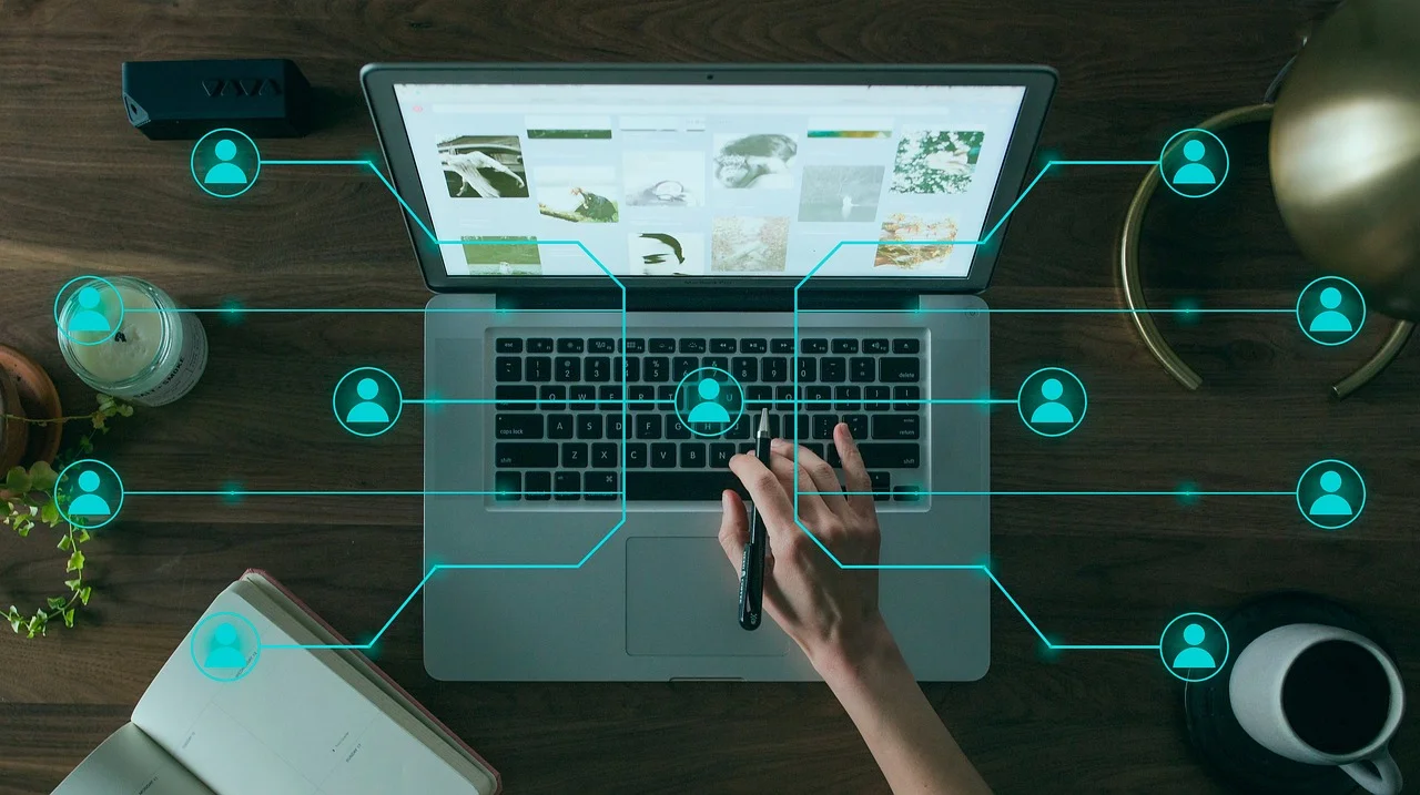 Devenir community manager freelance : votre guide complet vers le succès digital